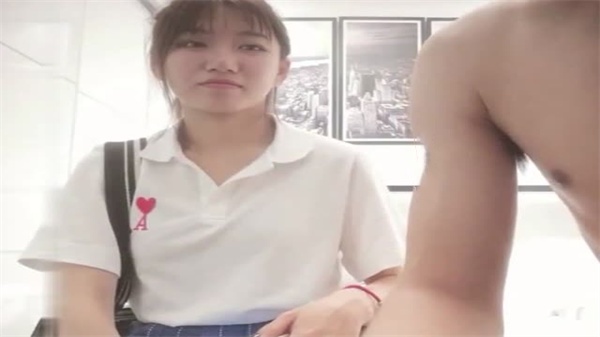 极品学生妹外围 皮肤白嫩身材苗条 千人斩探花狂操猛干